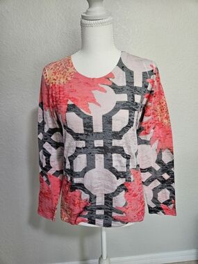 Long-Sleeve Geometric Print Top in Pink and Black